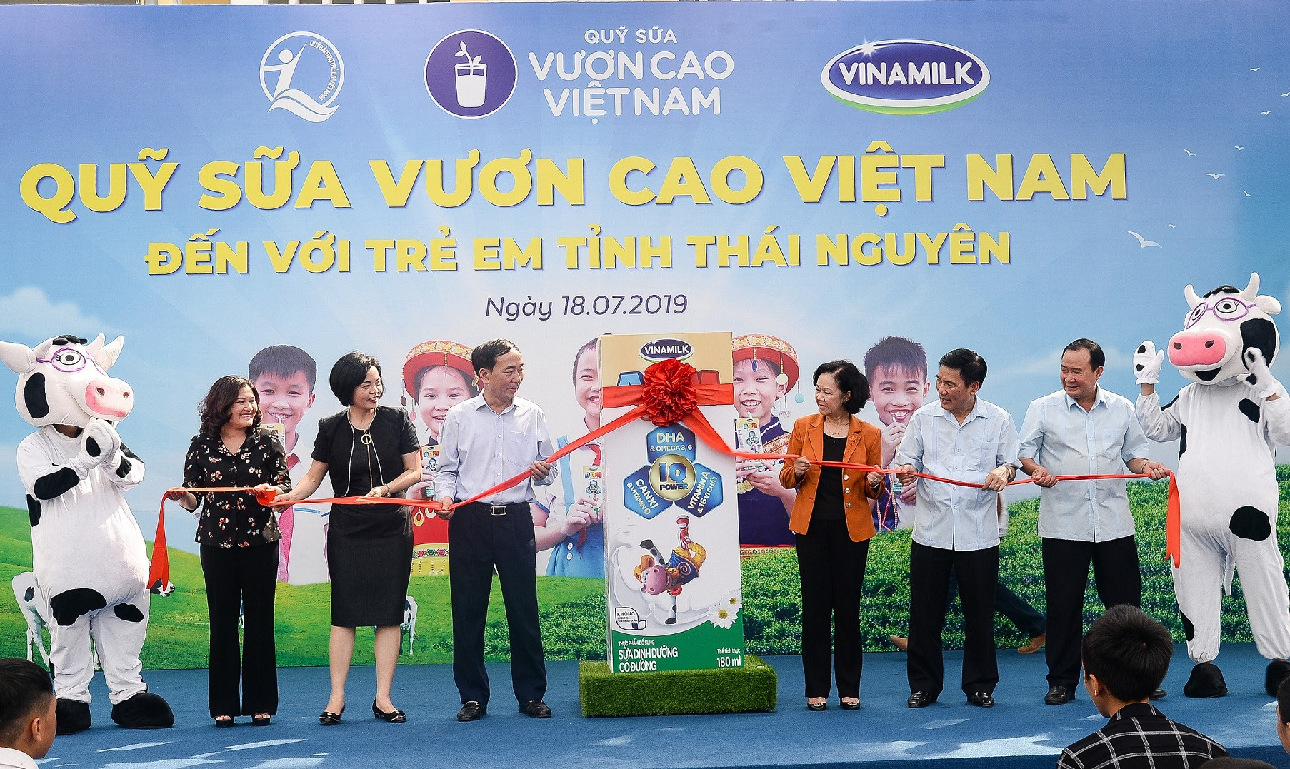 Quỹ sữa vươn cao Việt Nam và Vinamilk chung ta vì trẻ em Thái Nguyên.