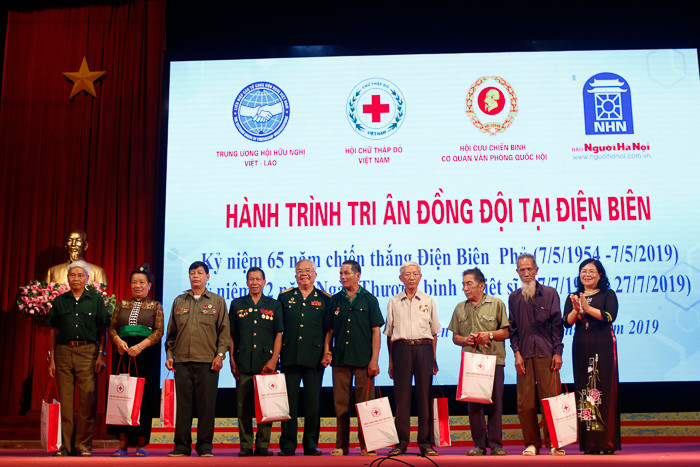 Chương trình “Khúc quân hành” lần thứ 5, năm 2019 trao quà và học bổng tại Điện Biên
