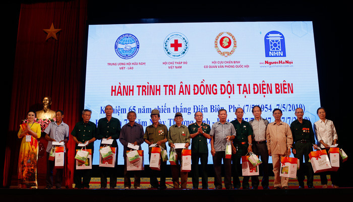 Chương trình “Khúc quân hành” lần thứ 5, năm 2019 trao quà và học bổng tại Điện Biên