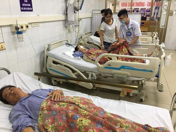 Hai nạn nhân tử vong vụ xe khách đâm hàng loạt xe máy ở Quảng Ninh