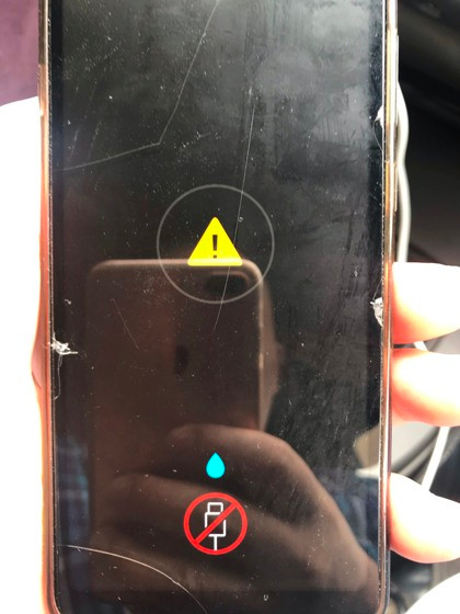 Điện thoại Samsung A920 bị lỗi chân sạc, đi bảo hành vẫn… mất tiền