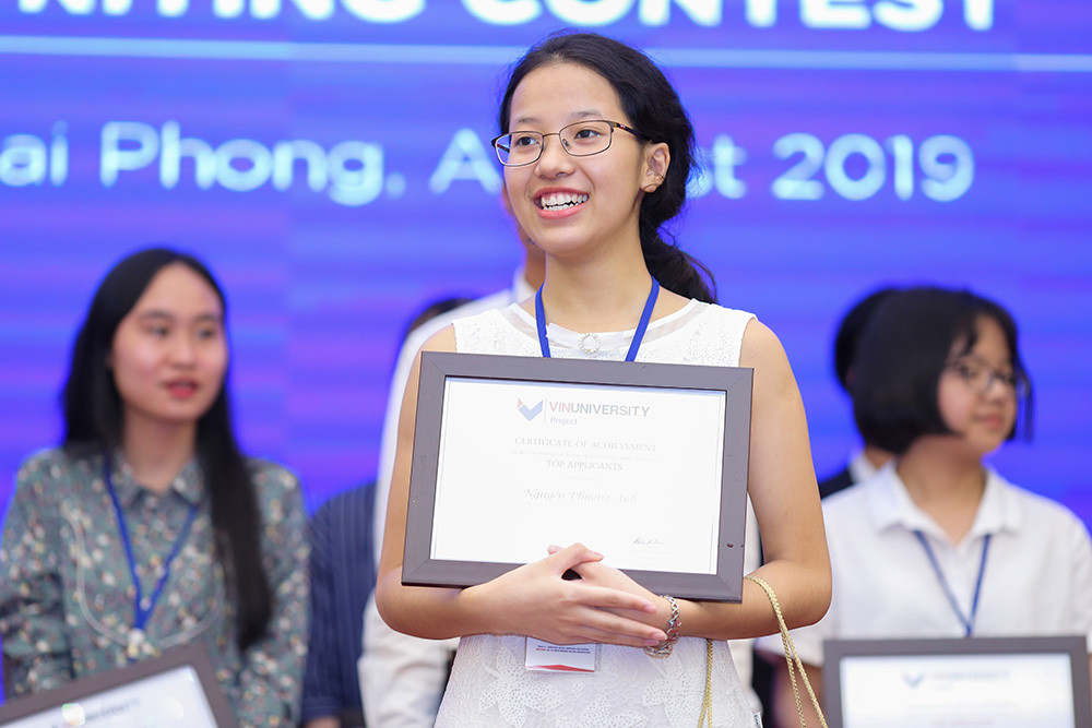 Nữ sinh Hà Nội giành giải nhất cuộc thi viết luận bằng tiếng Anh Write4Change