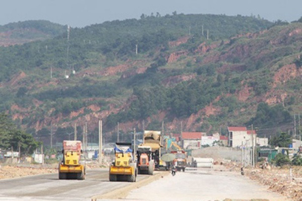 KKT Nghi Sơn: Dự án nghìn tỷ làm 7 km đường, thi công với tốc độ “rùa bò”...