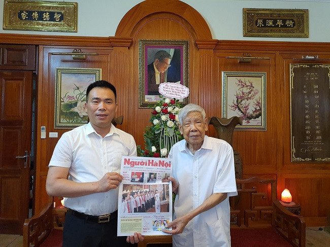 Báo Người Hà Nội đến thăm Nguyên Tổng Bí thư Lê Khả Phiêu