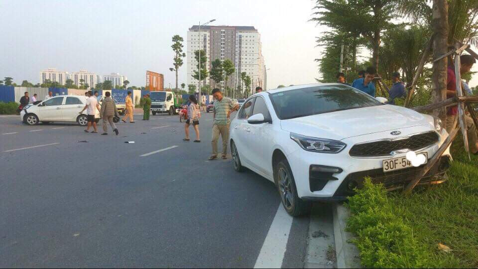 Hai ô tô đâm nhau “Kinh hoàng” giữa đường Cienco 5 - Khu đô thị Thanh Hà