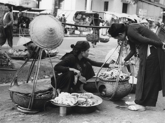 Triển lãm, sắp đặt “Gánh hàng rong và những tiếng rao trên đường phố Hà Nội”