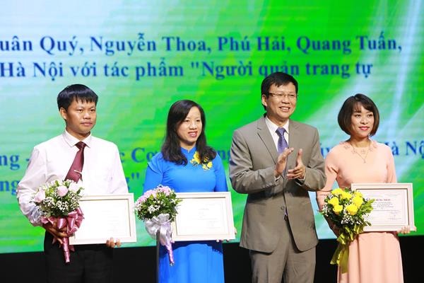 Trao giải cuộc thi viết về “Gương điển hình tiên tiến, người tốt, việc tốt” năm 2019