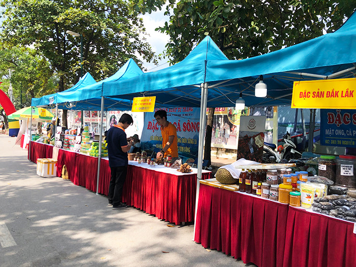 Phiên chợ kết nối tiêu thụ sản phẩm tại phố đi bộ Trịnh Công Sơn