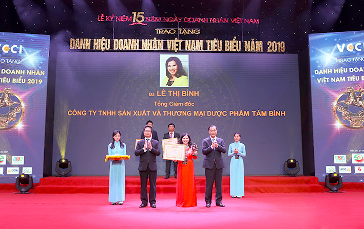 TGĐ Dược phẩm Tâm Bình được vinh danh Doanh nhân Việt Nam tiêu biểu 2019
