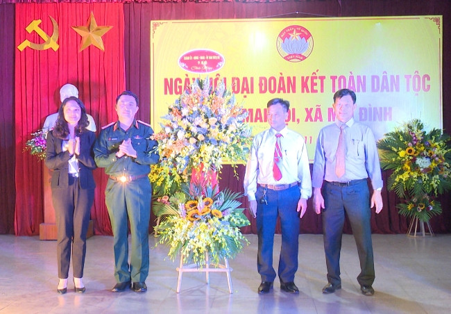 Lãnh đạo Thành ủy Hà Nội dự Ngày hội Đại đoàn kết toàn dân tộc tại huyện Sóc Sơn