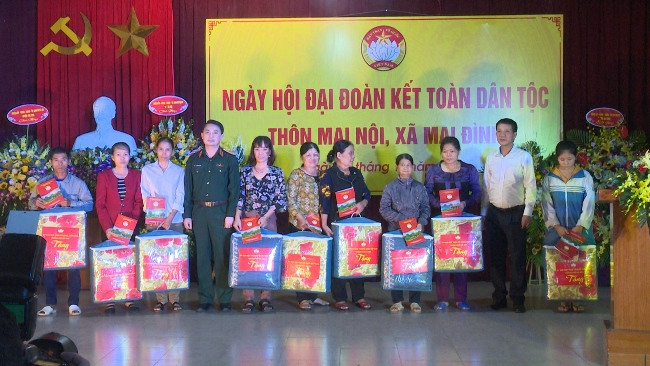 Lãnh đạo Thành ủy Hà Nội dự Ngày hội Đại đoàn kết toàn dân tộc tại huyện Sóc Sơn