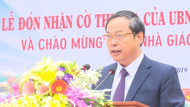 Trường THPT Minh Phú đón nhận Cờ Thi đua xuất sắc của UBND Thành phố Hà Nội