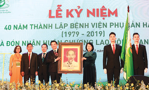 kỷ niệm 40 năm ngày thành lập Bệnh viện Phụ sản Hà Nội: Mốc son ghi dấu sự trưởng thành và lớn mạnh
