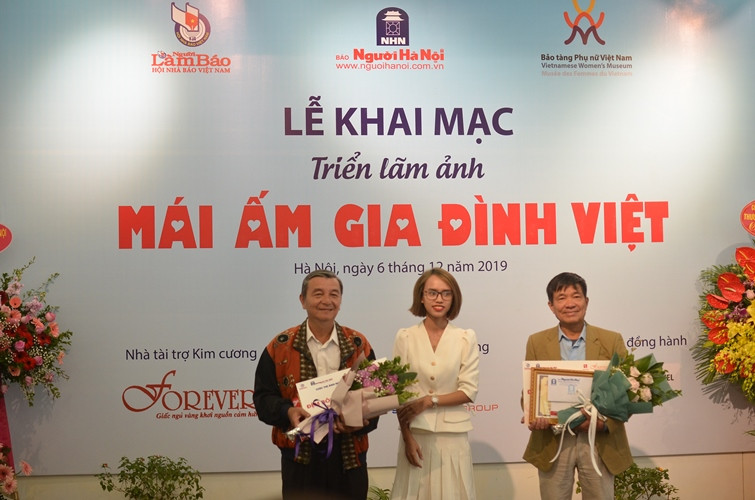 Trao giải cuộc thi ảnh “Mái ấm gia đình Việt”