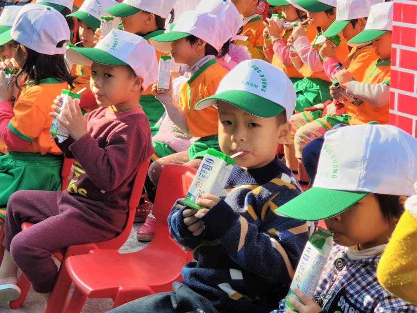 Trẻ em tỉnh Hà Nam hào hứng tham gia lễ phát động chương trình sữa học đường