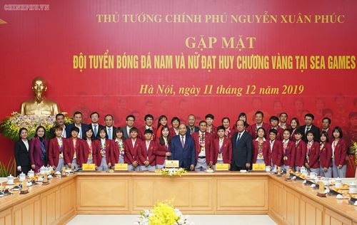 Thủ tướng Nguyễn Xuân Phúc gặp mặt đội tuyển bóng đá Việt Nam