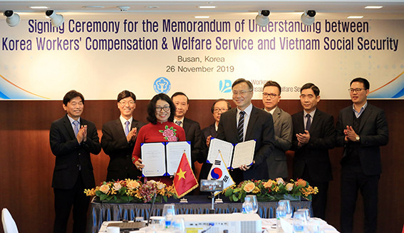 BHXH Việt Nam và KCOMWEL ký kết Bản ghi nhớ hợp tác
