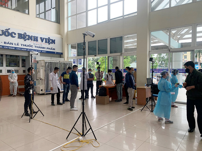 CLB V-stars cùng Dahua DSS tặng camera tầm nhiệt cho bệnh viện K