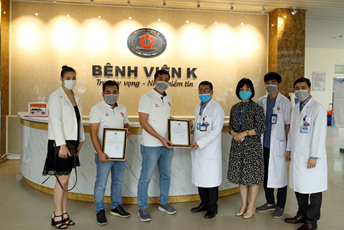 CLB V-stars cùng Dahua DSS tặng camera tầm nhiệt cho bệnh viện K