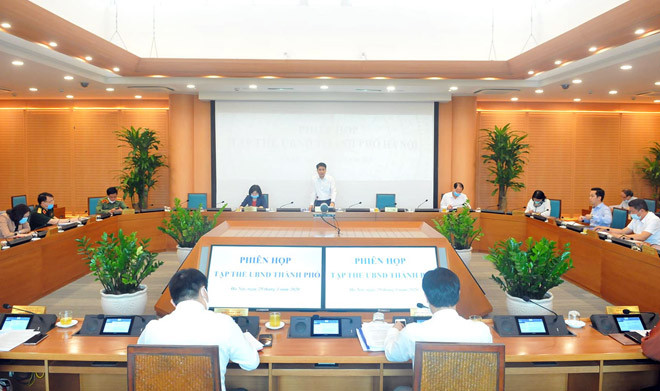 UBND thành phố Hà Nội xem xét một số vấn đề liên quan đến giáo dục - đào tạo