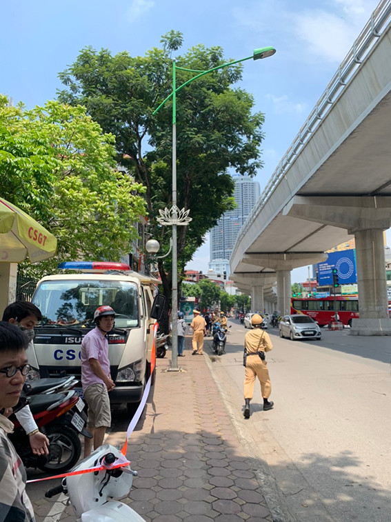 Đội cảnh sát giao thông số 6, thuộc phòng CSGT công an thành phố Hà Nội ra quân thực hiện nghiêm đợt cao điểm sử lý vi phạm giao thông