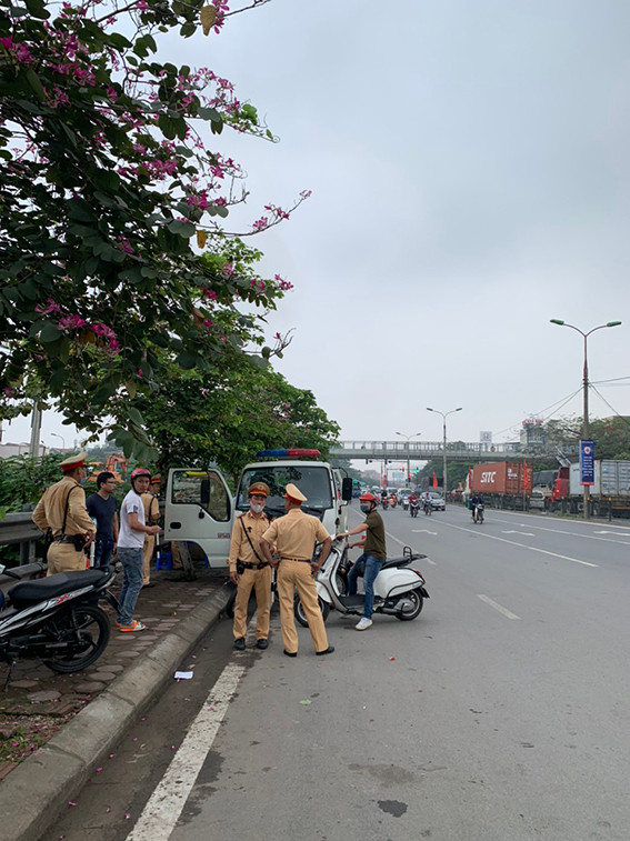Đội cảnh sát giao thông Đường sắt, Phòng CSGT Công an thành phố Hà Nội, cùng lực lượng CSGT cả nước ra quân thực hiện nghiêm đợt cao điểm xử lý vi phạm giao thông