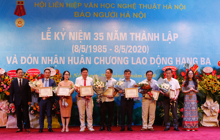 Báo Người Hà Nội kỷ niệm 35 năm thành lập và đón nhận Huân chương Lao động hạng Ba