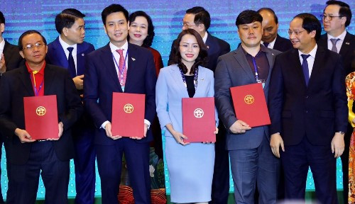 Bamboo Airways và TP Hà Nội ký kết hợp tác thúc đẩy du lịch dưới sự chứng kiến của Thủ tướng Chính phủ