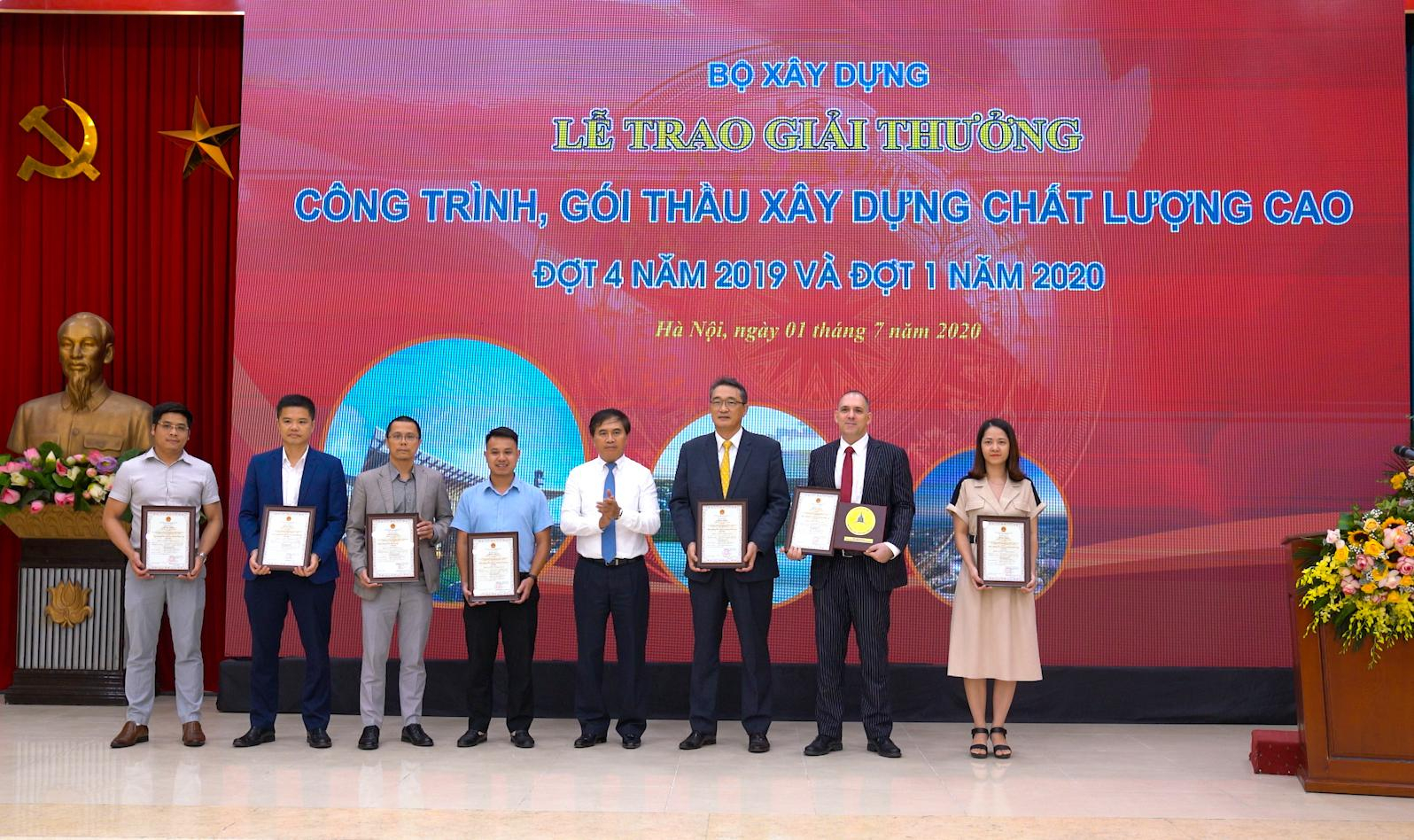 Movenpick Resort Cam Ranh và Radisson Blu Resort Cam Ranh nhận giải thưởng Công trình chất lượng cao