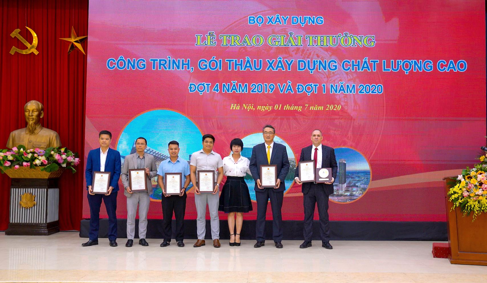Movenpick Resort Cam Ranh và Radisson Blu Resort Cam Ranh nhận giải thưởng Công trình chất lượng cao