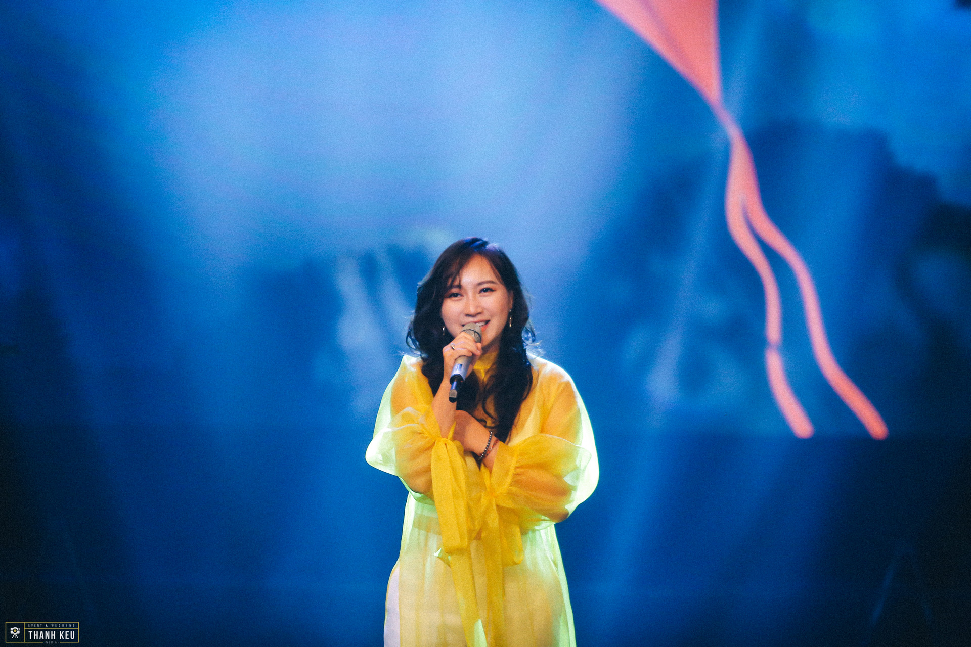 Ca sĩ Khánh Linh nói về bước ngoặt trong cuộc đời ca hát của mình