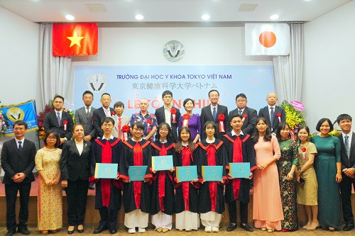 Khóa đào tạo chuyên ngành vật lý trị liệu chất lượng cao đầu tiên tại Việt Nam đã tốt nghiệp