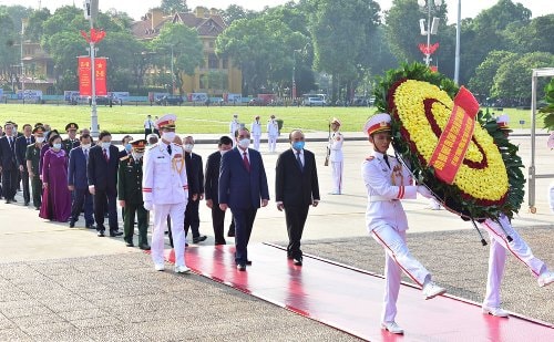 Lãnh đạo Đảng, Nhà nước, thành phố Hà Nội vào Lăng viếng Chủ tịch Hồ Chí Minh