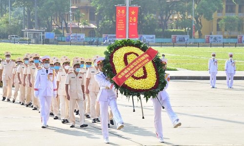 Lãnh đạo Đảng, Nhà nước, thành phố Hà Nội vào Lăng viếng Chủ tịch Hồ Chí Minh