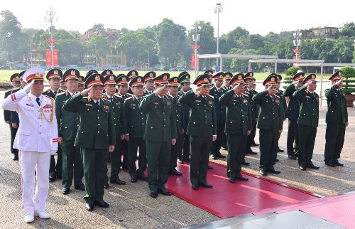 Lãnh đạo Đảng, Nhà nước, thành phố Hà Nội vào Lăng viếng Chủ tịch Hồ Chí Minh