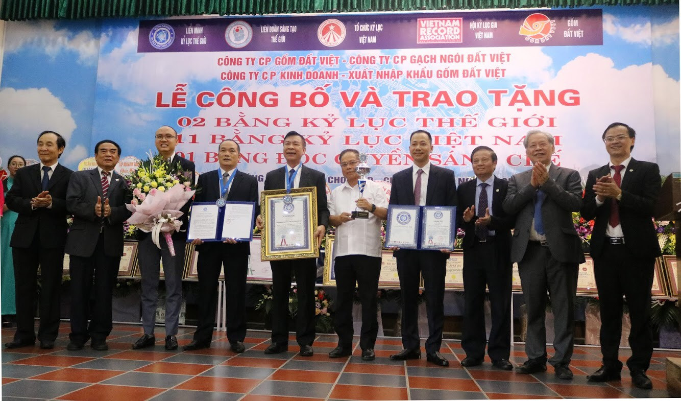 Lễ công bố cú đúp kỷ lục cho công ty Gốm Đất Việt