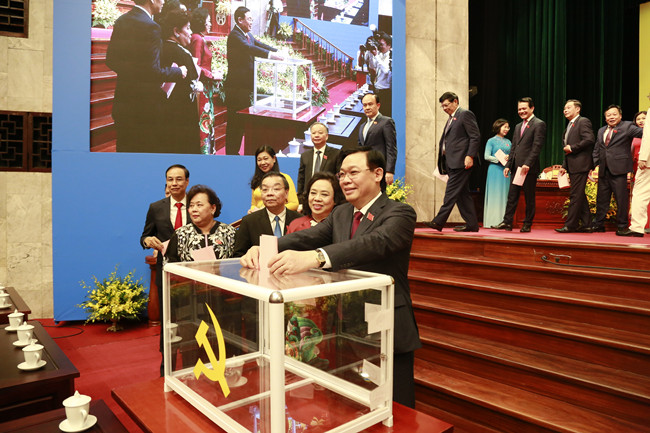 Với số phiếu tuyệt đối, Đồng chí Vương Đình Huệ tái đắc cử Bí thư Thành ủy Hà Nội