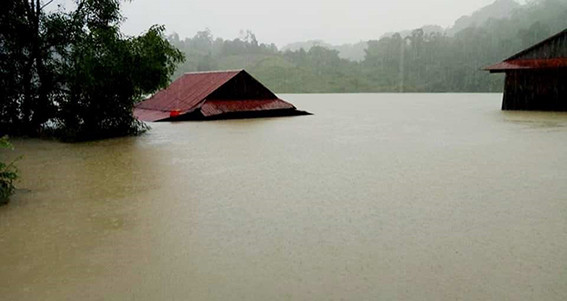 Hà Nội chung tay ủng hộ người dân miền Trung bị thiệt hại vì lũ lụt
