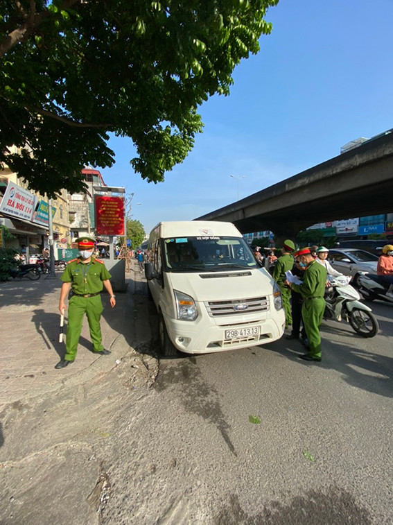 Đội CSGT-TT quận Thanh Xuân: Thực trạng và giải pháp xử lý dứt điểm tình trạng dừng đỗ, đón trả khách sai quy định