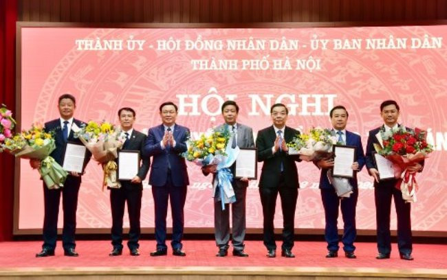 Công bố quyết định phê chuẩn 5 Phó Chủ tịch UBND thành phố Hà Nội