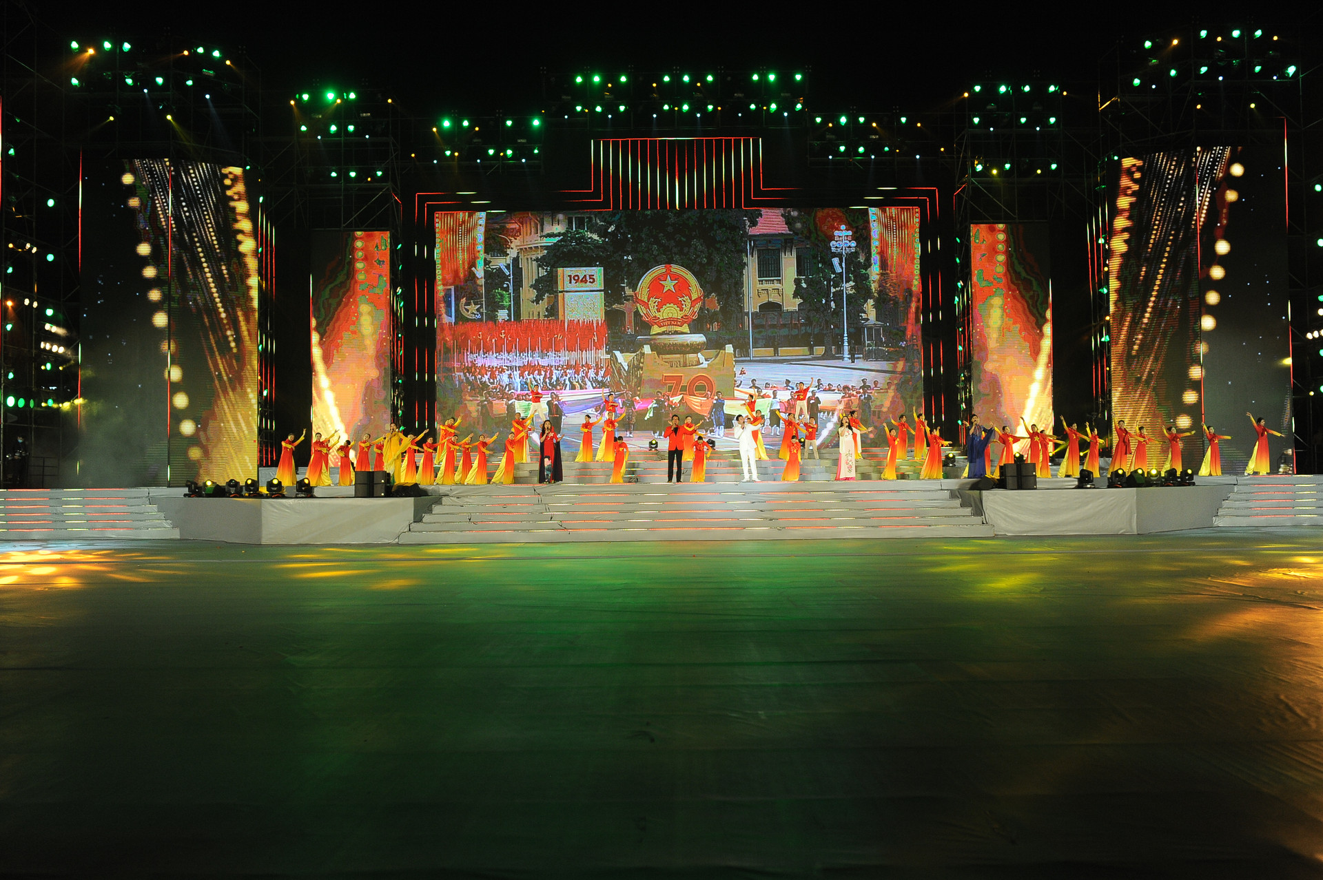 Chương trình nghệ thuật đặc biệt “Khát vọng - Tỏa sáng chào mừng thành công Đại hội Đại biểu Toàn quốc lần thứ XIII Đảng Cộng Sản Việt Nam