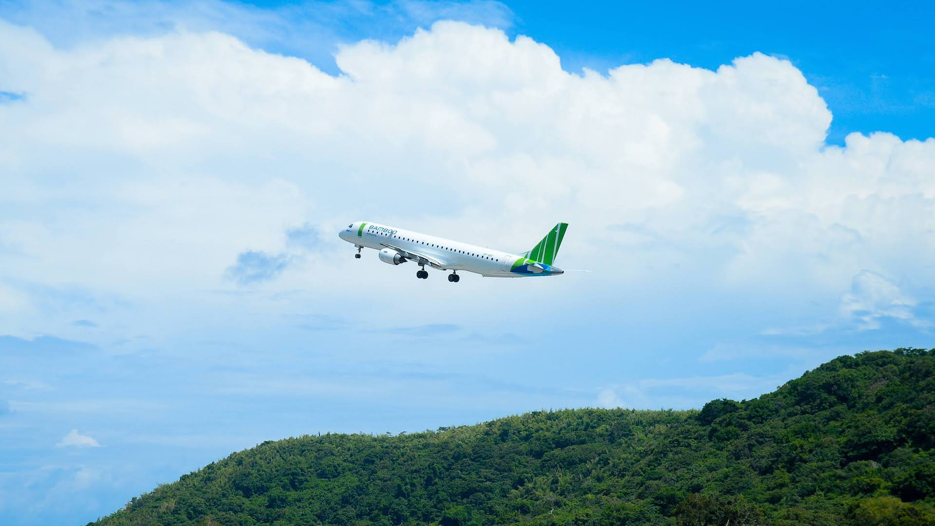 Bamboo Airways tung ưu đãi mua 1 tặng 1 mừng loạt đường bay khai trương đầu năm 2021