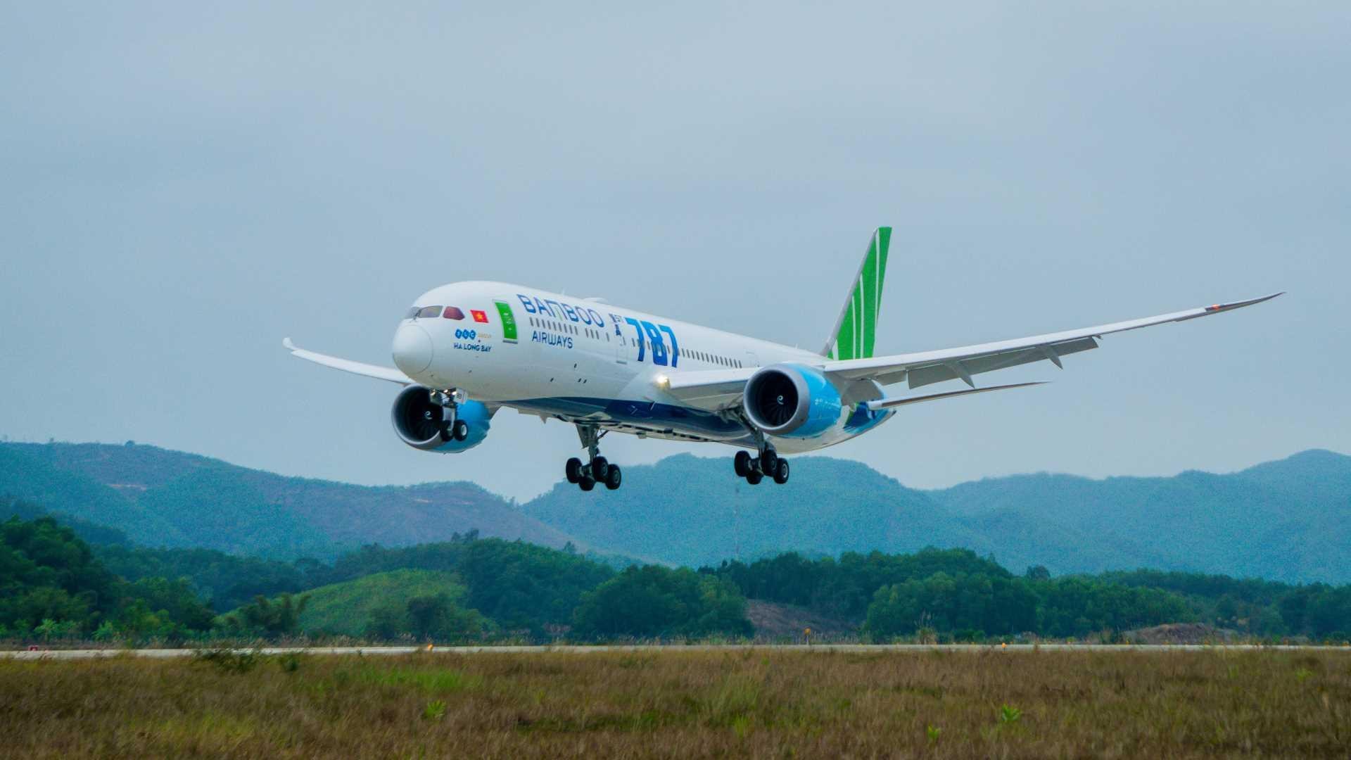 Bamboo Airways tài trợ vận chuyển cho y bác sĩ, thiết bị y tế đến chi viện Hải Dương