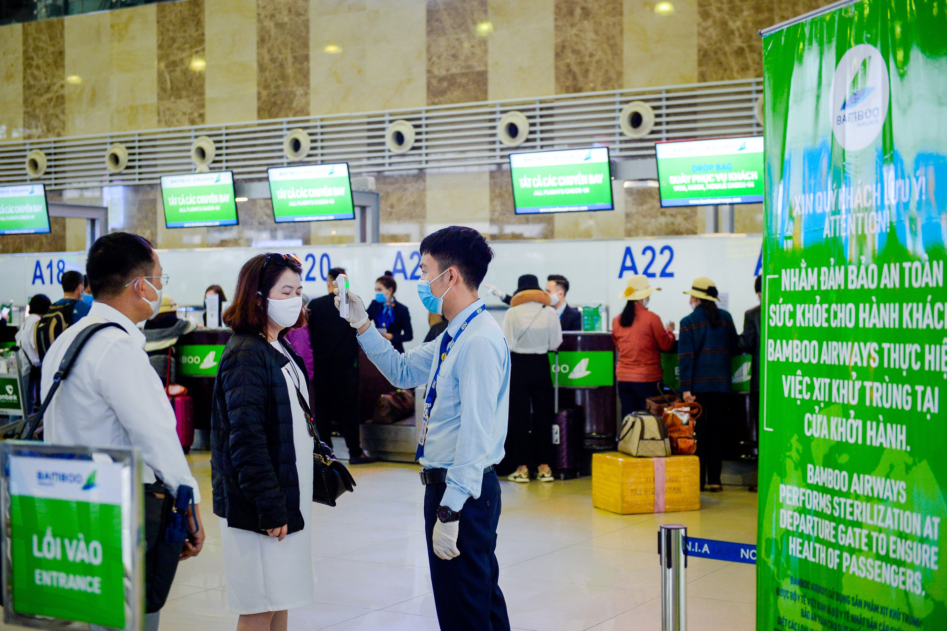 Hưởng lợi từ chính sách phòng dịch của Chính phủ, hành khách đổ xô đi mua vé bay ngày giáp Tết