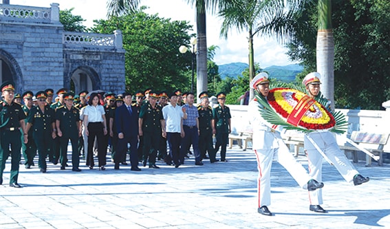 Ta tự hào đi lên - Việt Nam: Tiếp lửa hành trình thắp nến tri ân