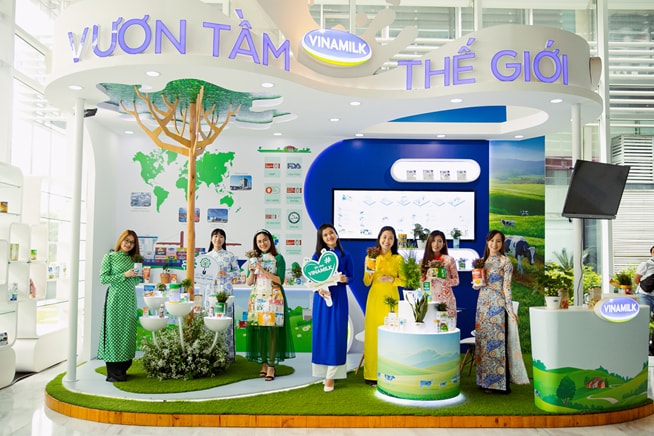 Vinamilk là nhà tuyển dụng được yêu thích nhất, vượt qua nhiều doanh nghiệp khác để dẫn đầu bảng xếp hạng của ngành hàng tiêu dùng nhanh