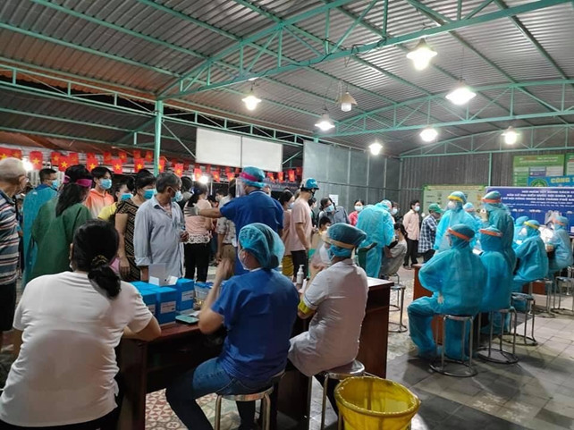 Nutifood và ông Bầu trao tặng sản phẩm dinh dưỡng trị giá 1,3 tỷ đồng cho cán bộ nhân viên ngành Y tế TP. Hồ Chí Minh tham gia chống dịch Covid-19