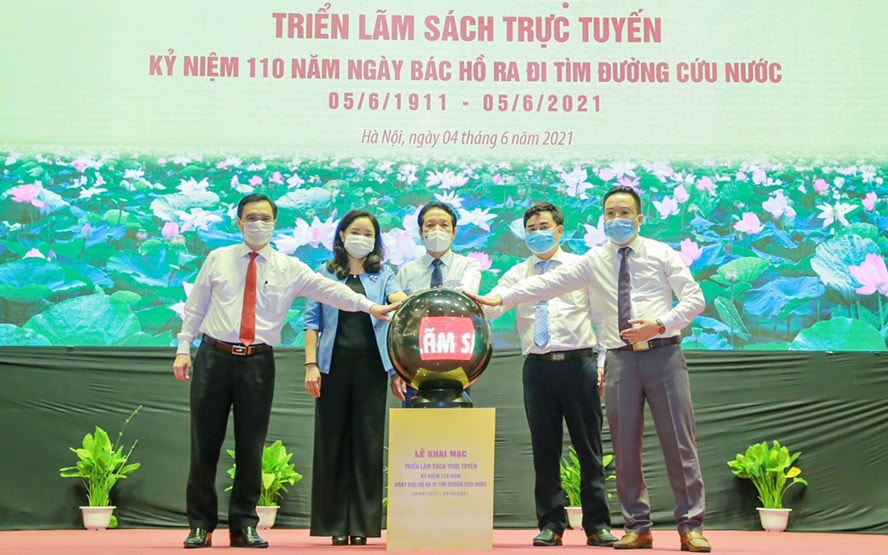 Triển lãm sách trực tuyến kỷ niệm 110 năm Ngày Bác Hồ ra đi tìm đường cứu nước