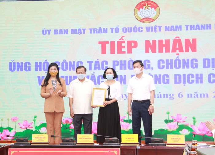 Tiếp nhận hơn 20 tỷ đồng ủng hộ mua vắc-xin và phòng, chống dịch Covid-19