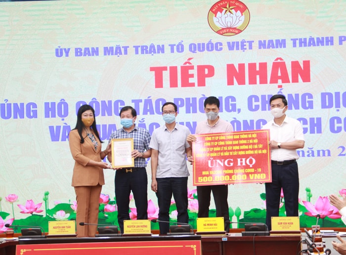 Tiếp nhận hơn 20 tỷ đồng ủng hộ mua vắc-xin và phòng, chống dịch Covid-19